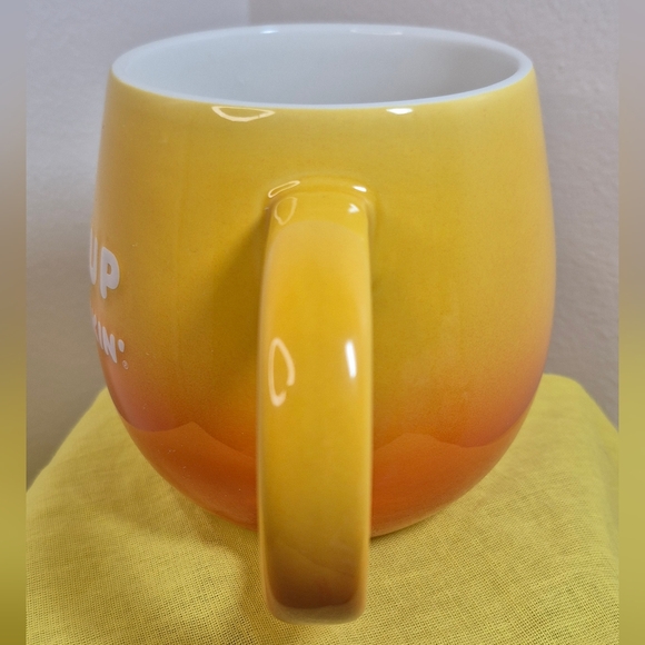 Wake Up Drink Dunkin' Be Awesome 2019 Coffee Mug 20 oz Yellow Orange Ombre NWOT - Picture 5 of 8